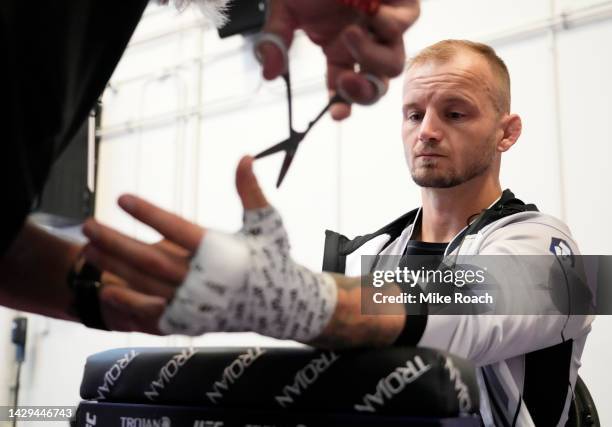 Jesse Ronson Mma 105 Jesse Roach Photos & High Res Pictures - Getty Images
