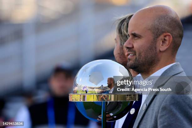 Diego Lugano and Miguel Angel Ramirez hold the Copa Sudamericana trophy prior the Copa CONMEBOL Sudamericana 2022 Final match between Sao Paulo and...