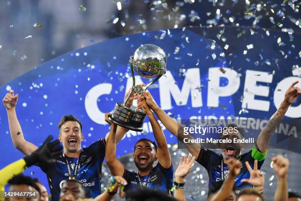 Richard Schunke, Junior Sornoza and Cristian Pellerano of Independiente del Valle celebrate with the trophy after winning the Copa CONMEBOL...