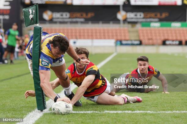 Leroy Carter of Bay of Plenty dives in for a try during the round nine Bunnings NPC match between Waikato and Bay of Plenty at FMG Stadium, on...