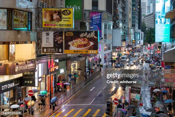 queen's road central in hong kong - hong kong street food stock pictures, royalty-free photos & images