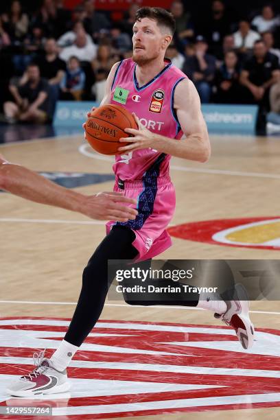 Cameron Gliddon of the Breakers drives to the basket during the round one NBL match between Melbourne United and New Zealand Breakers at John Cain...