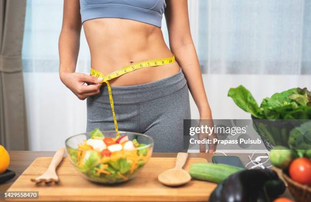 woman measuring her waist - low carb bildbanksfoton och bilder