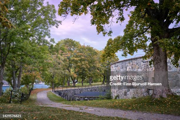 road at oscarsborg fortress in norway - finn bjurvoll stock pictures, royalty-free photos & images