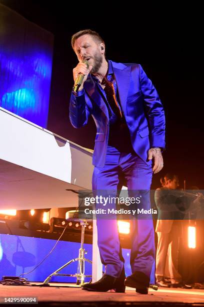 Noel Schajris of Sin Bandera performing during a concert at Arena Ciudad de Mexico on October 1, 2022 in Mexico City, Mexico.
