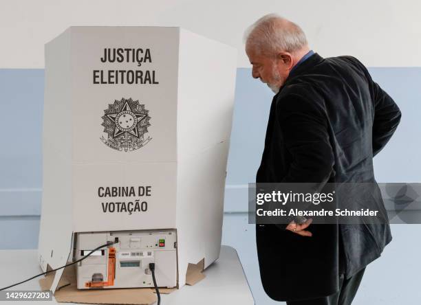 Former president of Brazil and Candidate of Worker's Party Luiz Inacio Lula da Silva votes during general elections day on October 02, 2022 in Sao...