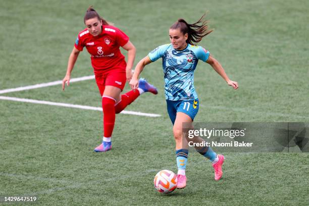Megan Wynne of Southampton runs with the ball during the FA Women's Continental Tyres League Cup match between Coventry United Ladies and Southampton...