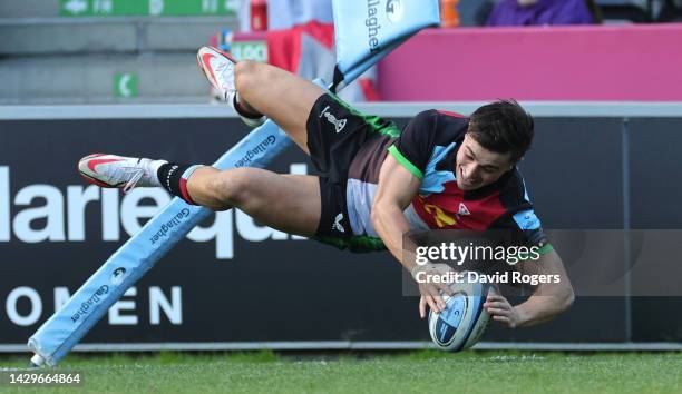 Cadan Murley of Harlequins dives in to score their fifth try during the Gallagher Premiership Rugby match between Harlequins and Northampton Saints...