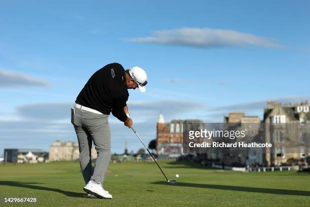 Ryan Fox of New Zealand tees off on the 18th hole on Day Four of the Alfred Dunhill Links Championship on the Old Course St. Andrews on October 02,...