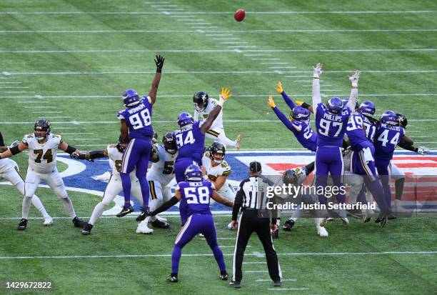 Wil Lutz of the New Orleans Saints kicks a 60 yard field goal in the fourth quarter during the NFL match between Minnesota Vikings and New Orleans...