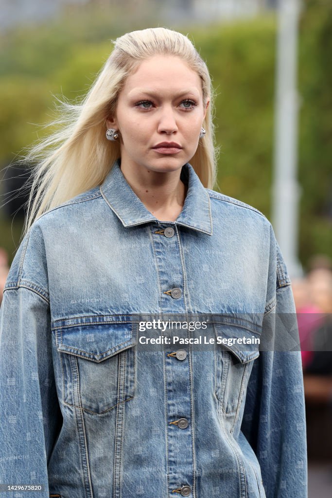 Givenchy : Runway - Paris Fashion Week - Womenswear Spring/Summer 2023