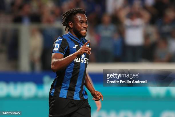 Ademola Lookman of Atalanta celebrates their sides first goal during the Serie A match between Atalanta BC and ACF Fiorentina at Gewiss Stadium on...