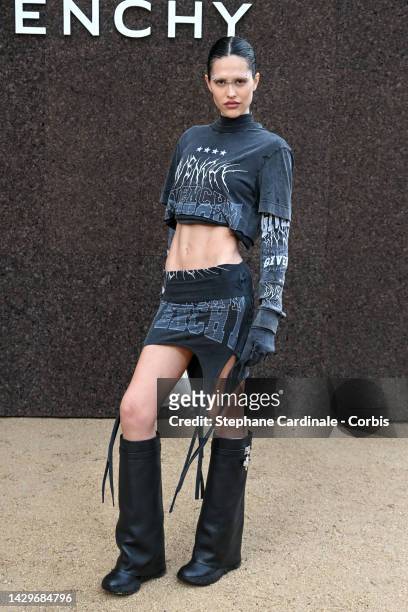 Amelia Gray Hamlin attends the Givenchy Womenswear Spring/Summer 2023 show as part of Paris Fashion Week on October 02, 2022 in Paris, France.