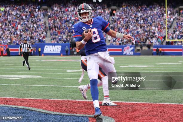 Daniel Jones of the New York Giants scores a touchdown against the Chicago Bears during the second quarter at MetLife Stadium on October 02, 2022 in...