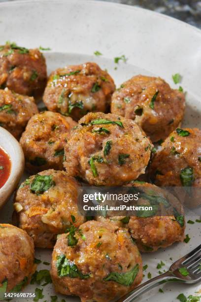 italian style turkey and spinach meatballs - cooked turkey white plate imagens e fotografias de stock