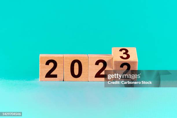 concept of the end of 2022 and the new beginning in 2023. change from 2022 to 2023 in wooden cubes. - new year's day stockfoto's en -beelden