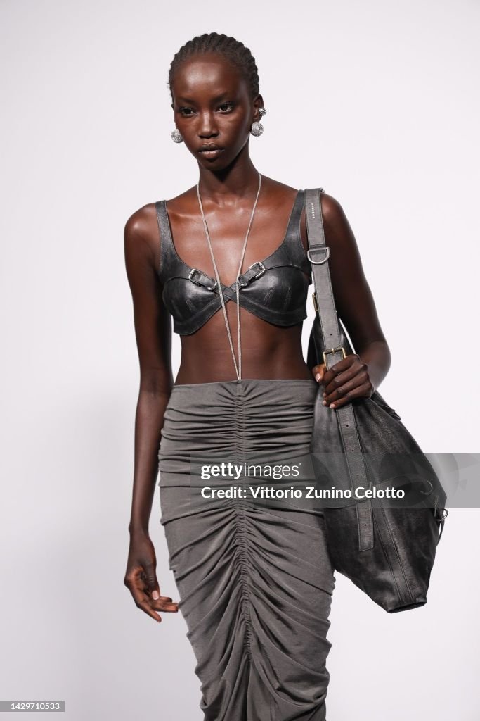Givenchy : Backstage - Paris Fashion Week - Womenswear Spring/Summer 2023