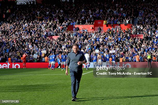 Frank Lampard walks off the pitch as his team celebrates with the Everton fans after the Premier League match between Southampton FC and Everton FC...