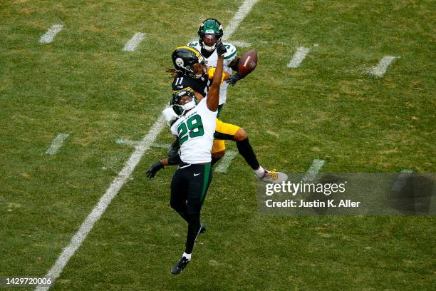 Chase Claypool of the Pittsburgh Steelers attempts to make a catch that was intercepted by Jordan Whitehead of the New York Jets in the third quarter...