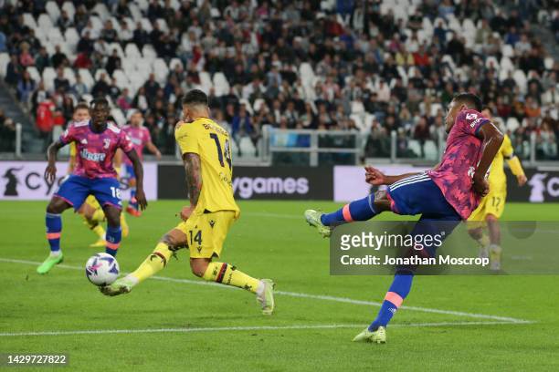 Alex Sandro of Juventus fires a shot goalwards during the Serie A match between Juventus and Bologna FC at Allianz Stadium on October 02, 2022 in...