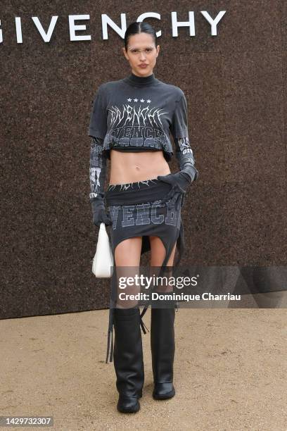 Amelia Gray Hamlin attends the Givenchy Womenswear Spring/Summer 2023 show as part of Paris Fashion Week on October 02, 2022 in Paris, France.