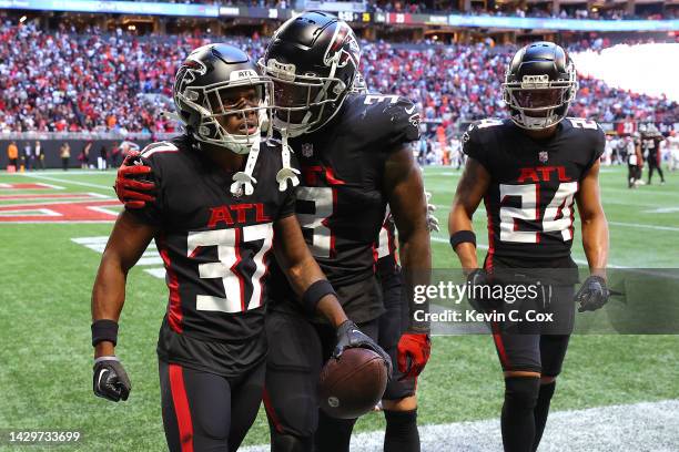 Dee Alford of the Atlanta Falcons celebrates with his teammates after scoring a touchdown during the fourth quarter against the Cleveland Browns at...