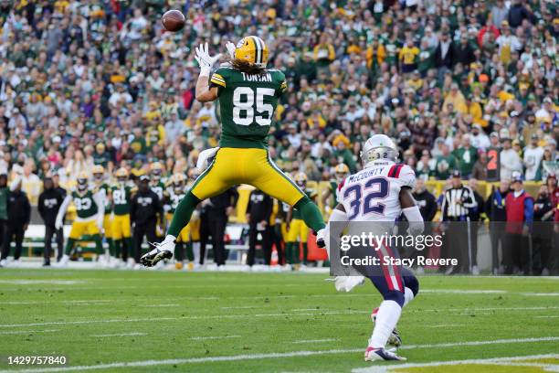 Robert Tonyan of the Green Bay Packers catches a pass for a touchdown against Devin McCourty of the New England Patriots during the third quarter at...