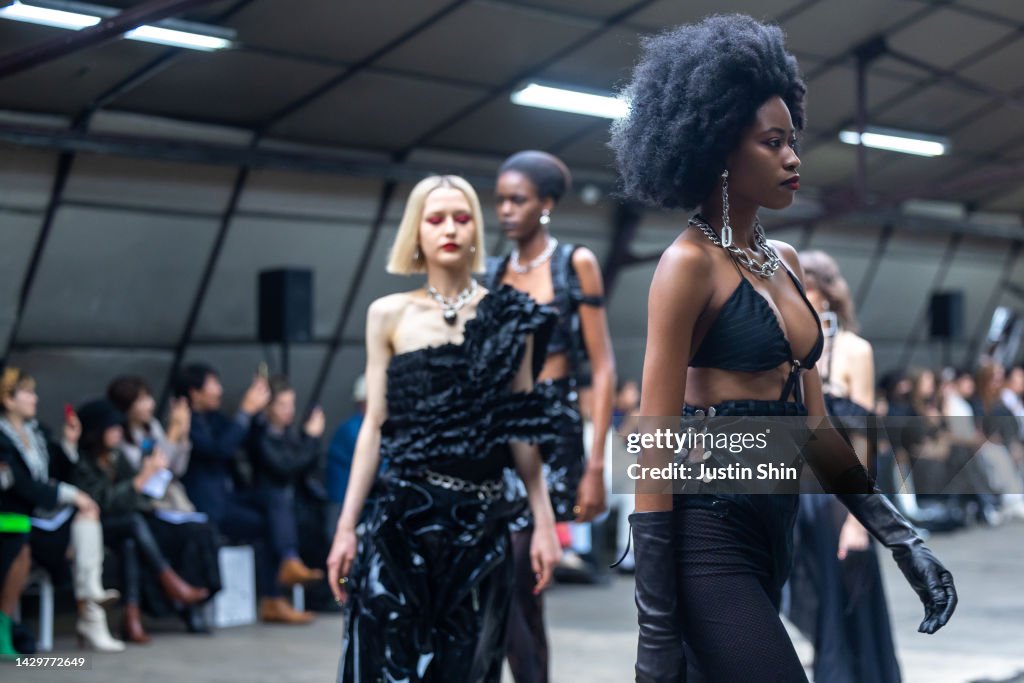 Laruicci : Runway - Paris Fashion Week - Womenswear Spring/Summer 2023