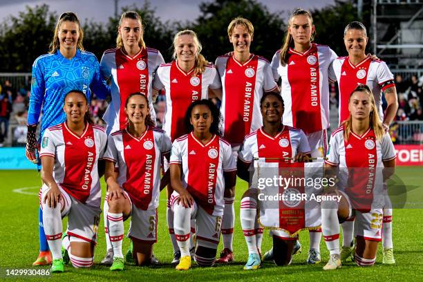 Teamphoto of Ajax Amsterdam Women, Lize Kop, Lisa Doorn, Nadine Noordam, Isa Kardinaal, Romee Leuchter, Sherida Spitse, Chasity Grant of Ajax, Soraya...
