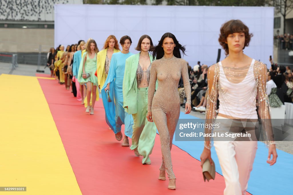 Stella McCartney : Runway - Paris Fashion Week - Womenswear Spring/Summer 2023