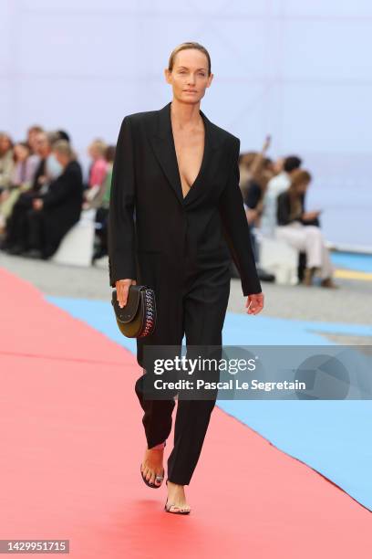 Amber Valletta walks the runway during the Stella McCartney Womenswear Spring/Summer 2023 show as part of Paris Fashion Week on October 03, 2022 in...