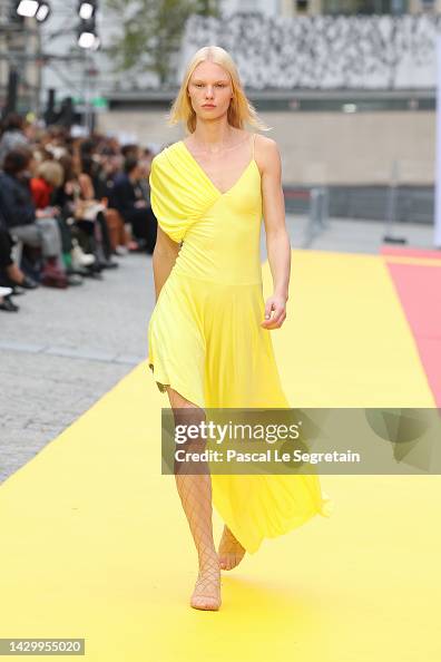 Stella McCartney : Runway - Paris Fashion Week - Womenswear Spring/Summer 2023 Stella McCartney : Runway - Paris Fashion Week - Womenswear Spring/Summer 2023