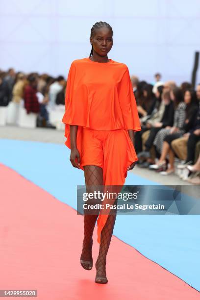 Model walks the runway during the Stella McCartney Womenswear Spring/Summer 2023 show as part of Paris Fashion Week on October 03, 2022 in Paris,...
