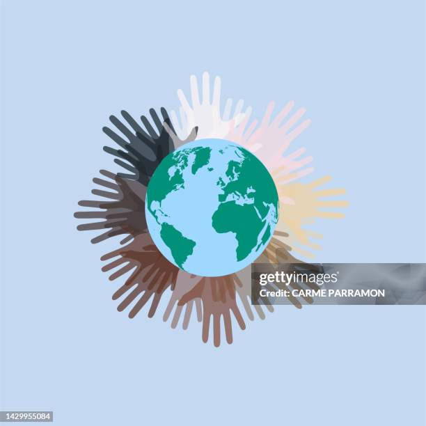 ilustraciones, imágenes clip art, dibujos animados e iconos de stock de mundo multiétnico. manos con múltiples colores de piel - igualdad