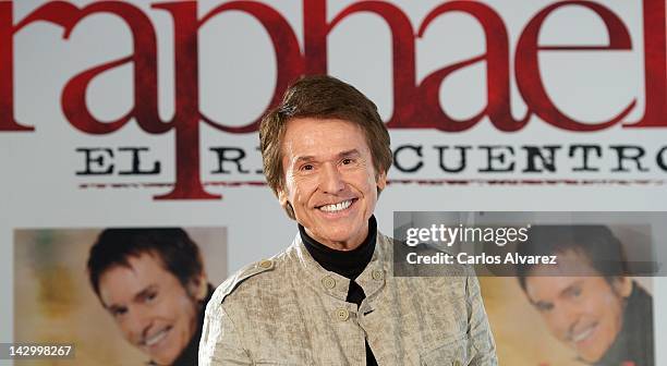 Reaphael Singer Raphael (Singer) Photos and Premium High Res Pictures - Getty Images