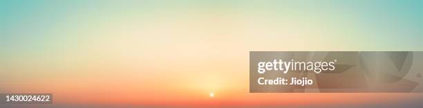 sky at sunrise - zonsopgang stockfoto's en -beelden
