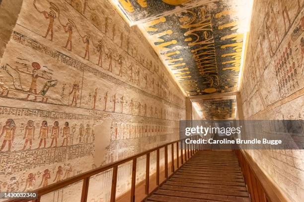 túmulo de ramsés v e ramsés vi (kv9), vale dos reis, egito - tomb paintings egypt - fotografias e filmes do acervo