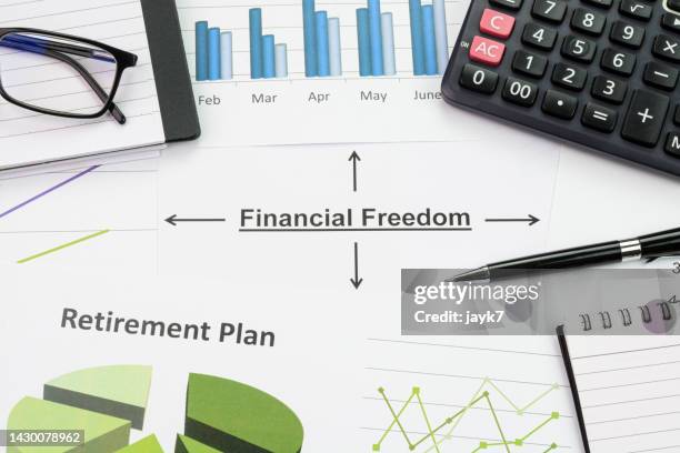 financial freedom - jayk7 currency stock pictures, royalty-free photos & images