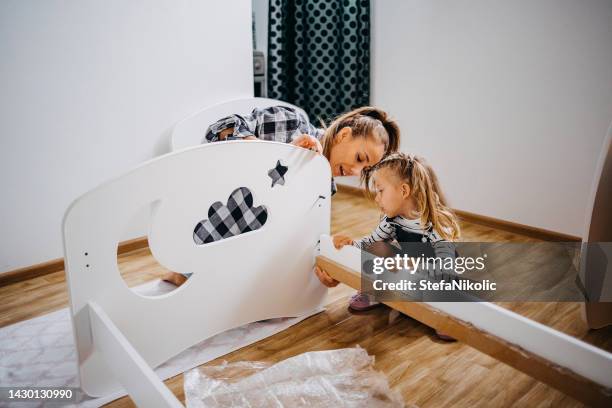 i got a new bed - mother and daughter making the bed stock pictures, royalty-free photos & images