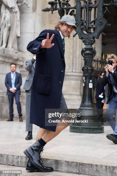 Lee Pace attends the Paris Fashion Week - Womenswear Spring/Summer 2023 - Day Eight on October 03, 2022 in Paris, France.
