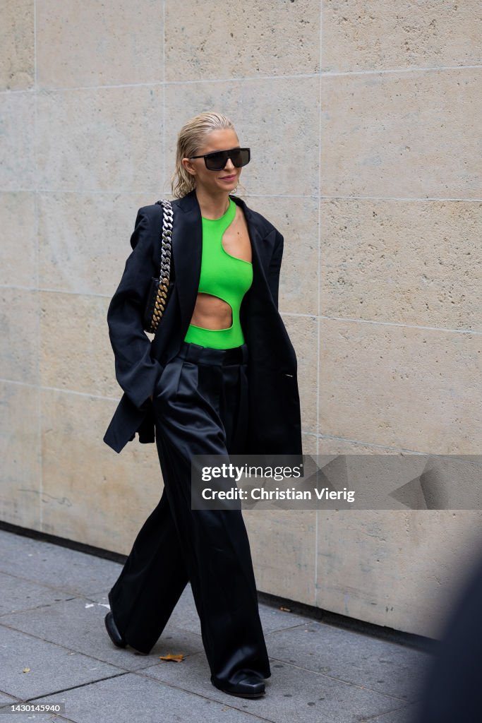 Street Style - Paris Fashion Week - Womenswear Spring/Summer 2023 : Day Eight