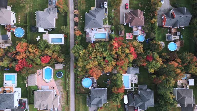 https://media.gettyimages.com/id/1430189841/video/aerial-view-of-residential-homes-in-the-suburbs-quebec-canada.jpg?b=1&s=640x640&k=20&c=qKU_fG_UEmoUDnCj2cLME5rHjIabzrjivjf422chRcw=