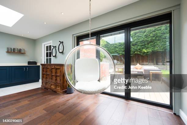 property home interiors - egg chair stockfoto's en -beelden