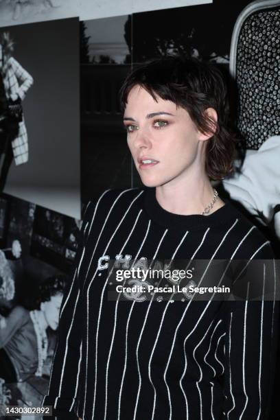 Kristen Stewart attends the Chanel Womenswear Spring/Summer 2023 show as part of Paris Fashion Week on October 04, 2022 in Paris, France.