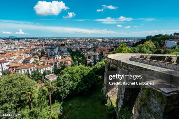 panoramic view of the lower city (città bassa) from the upper city (città alta) with the stone bridge to the "porta san giacomo" gate on the right. - bergamo ス�トックフォトと画像