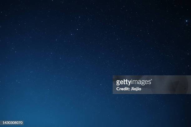 starfield - stars sky fotografías e imágenes de stock