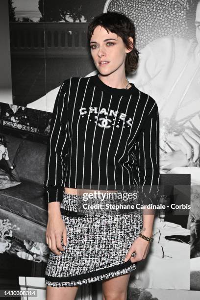 Kristen Stewart attends the Chanel Womenswear Spring/Summer 2023 show as part of Paris Fashion Week on October 04, 2022 in Paris, France.