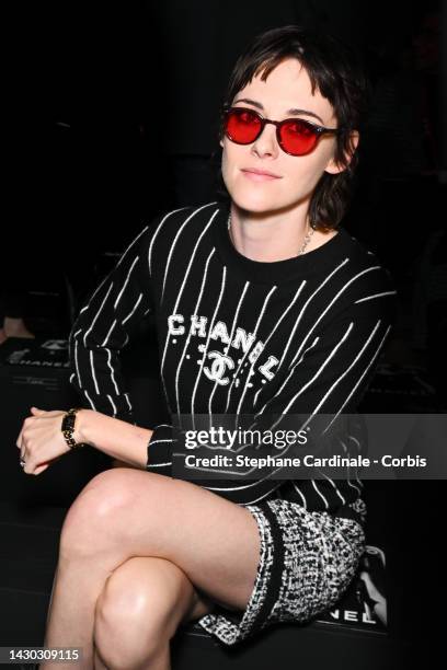 Kristen Stewart attends the Chanel Womenswear Spring/Summer 2023 show as part of Paris Fashion Week on October 04, 2022 in Paris, France.