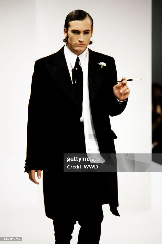 Dolce & Gabbana Fall 1995 Men's Ready To Wear Collection Runway Show News Photo - Getty Images Dolce & Gabbana Fall 1995 Men's Ready To Wear Collection Runway Show News Photo - Getty Images