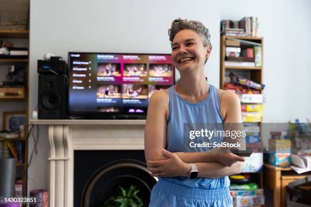 looking forward to my home workout - smart tv stock pictures, royalty-free photos & images